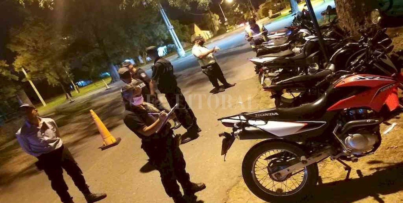 Insólito: quiso escapar de un control y se chocó contra un inspector y un auto