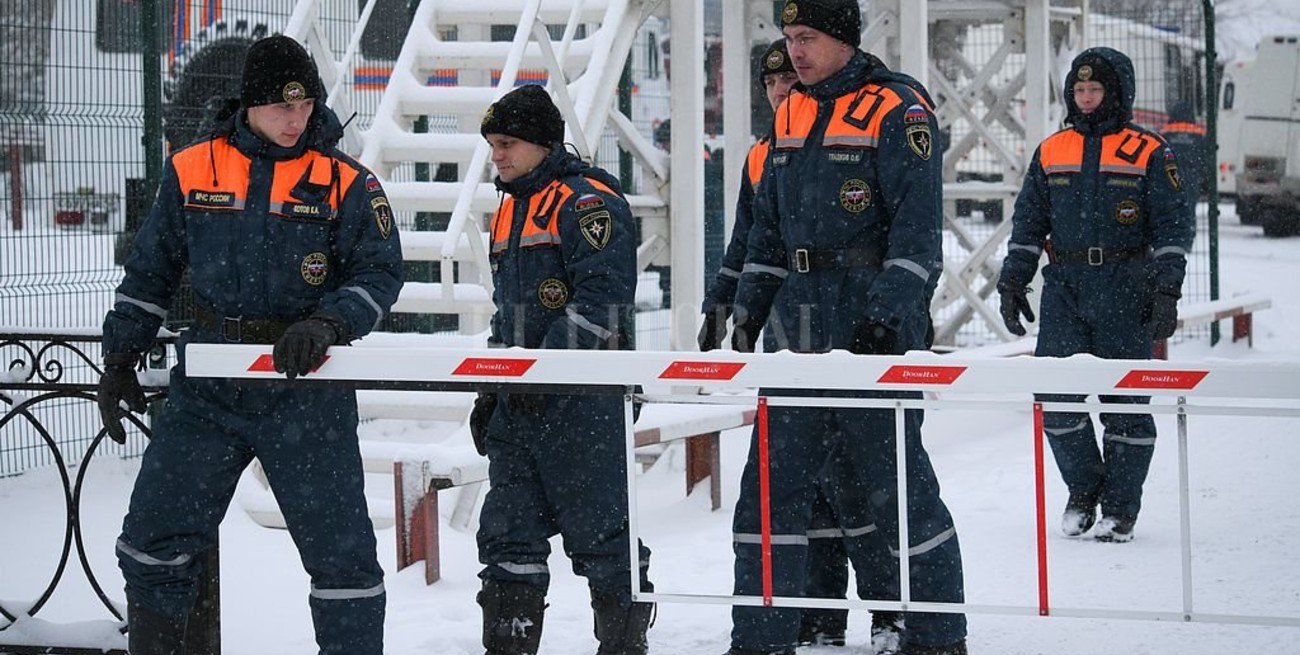 Sube a 52 la cifra de muertos en el accidente de una mina de carbón en Siberia