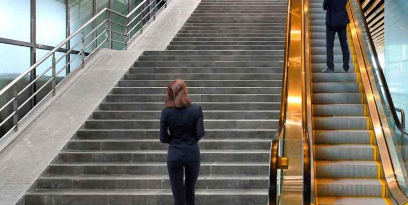 Las mujeres ganan menos que los hombres y sufren más la desocupación, según INDEC