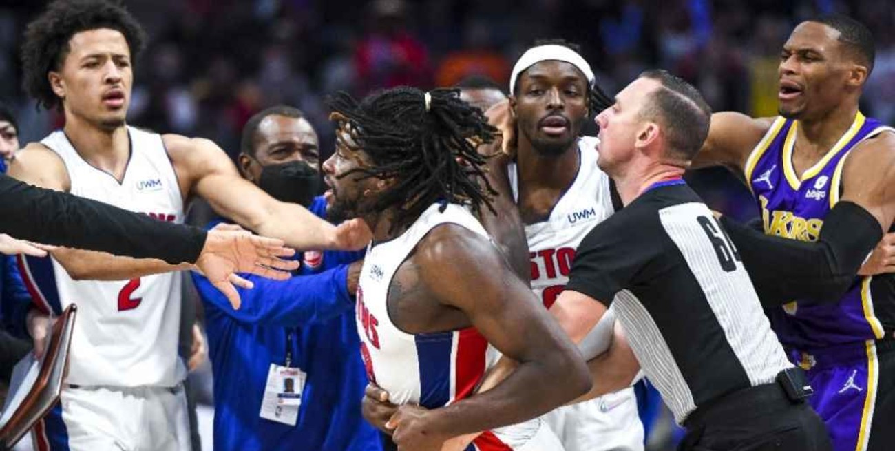 LeBron James se fue expulsado luego de golpear a otro jugador de la NBA 