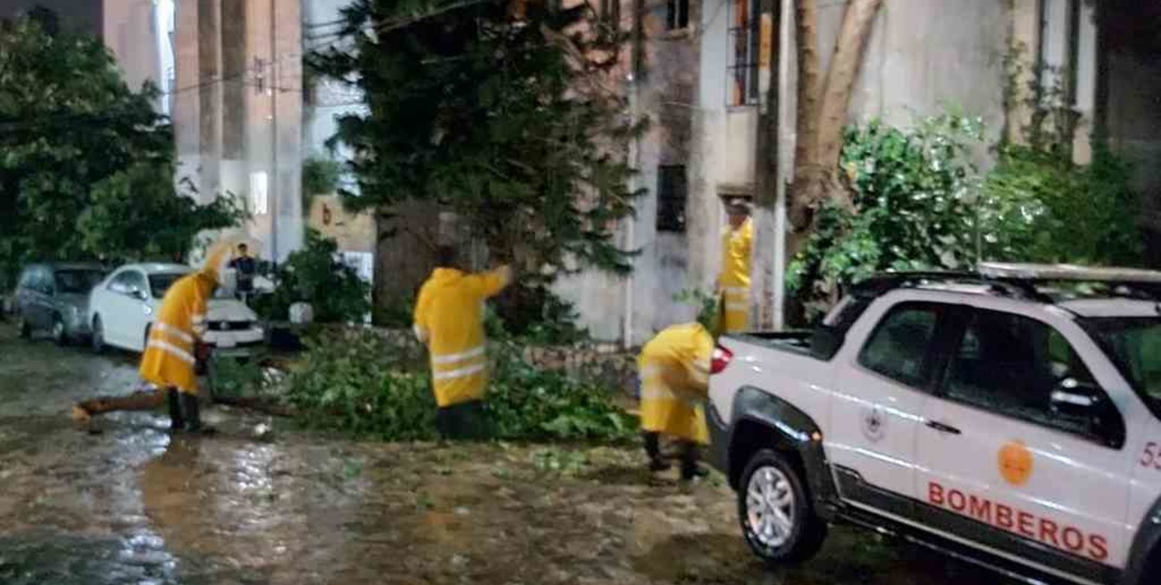 El huracán Rick tocó tierra en el suroeste de México