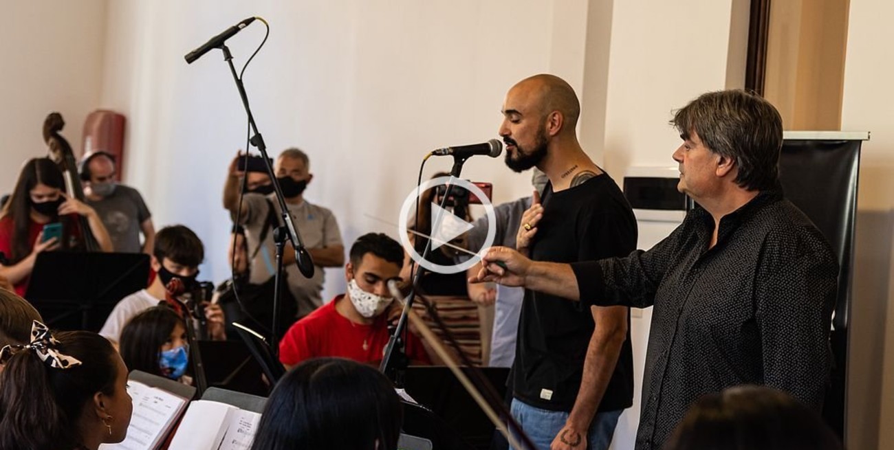 Video: Abel Pintos sorprendió a los chicos de una orquesta infanto-juvenil