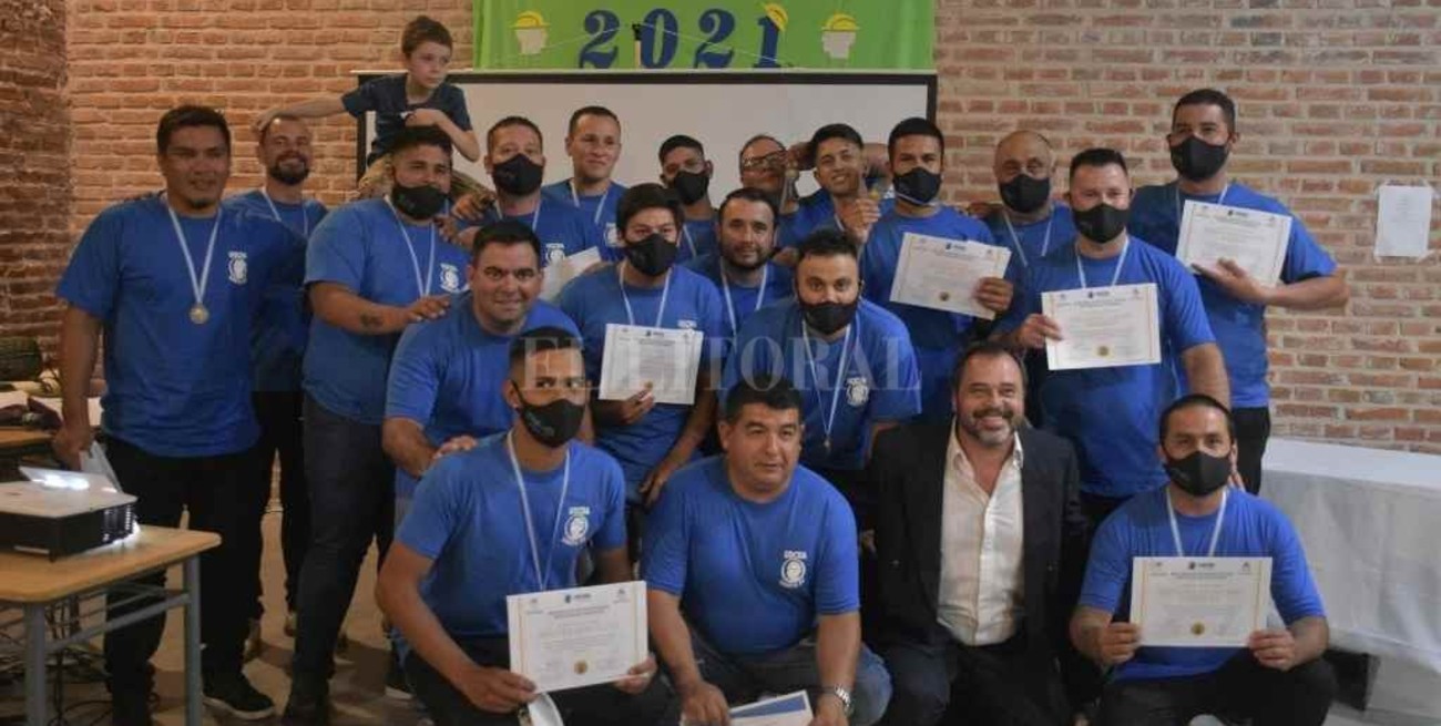 De la obra al aula: Trabajadores santafesinos decidieron volver a la escuela y lograron terminar el secundario