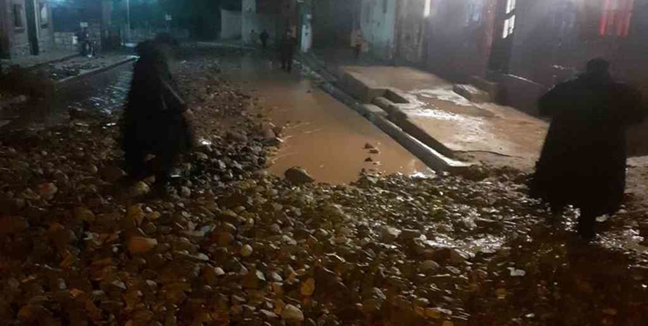 Jujuy: un fuerte temporal de lluvia provocó anegamientos y daños en la localidad de Maimará