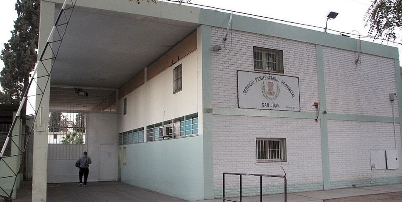 Investigan la violación en manada de un preso en el Penal de Chimbas 