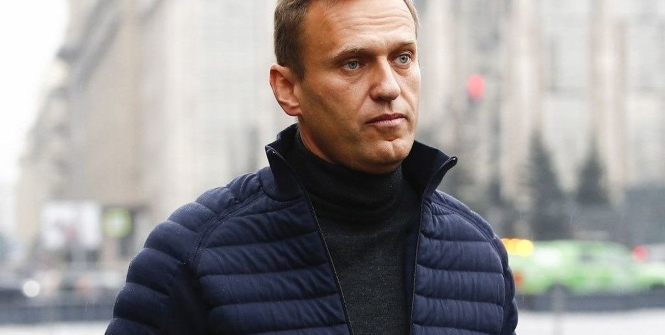 El opositor Navalny, que acusó al gobierno ruso de envenenarlo, fue detenido al volver a Moscú