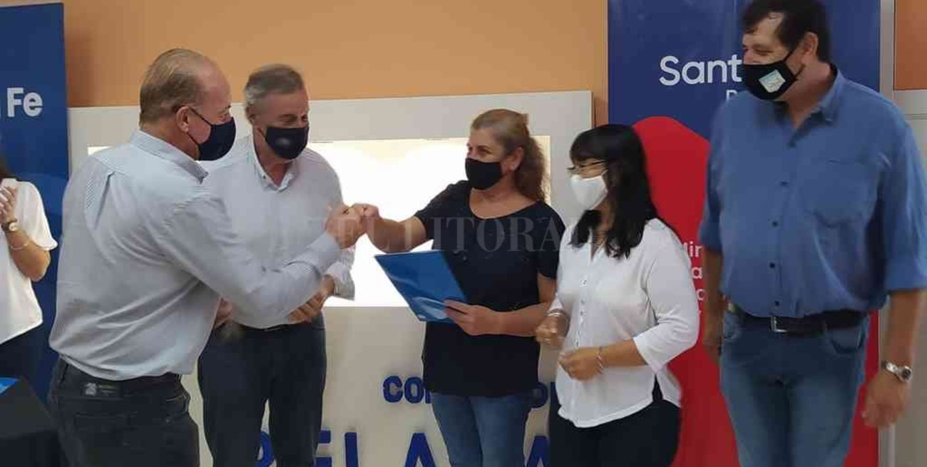 Entregan viviendas a vecinos de Elisa, La Pelada y Santo Domingo