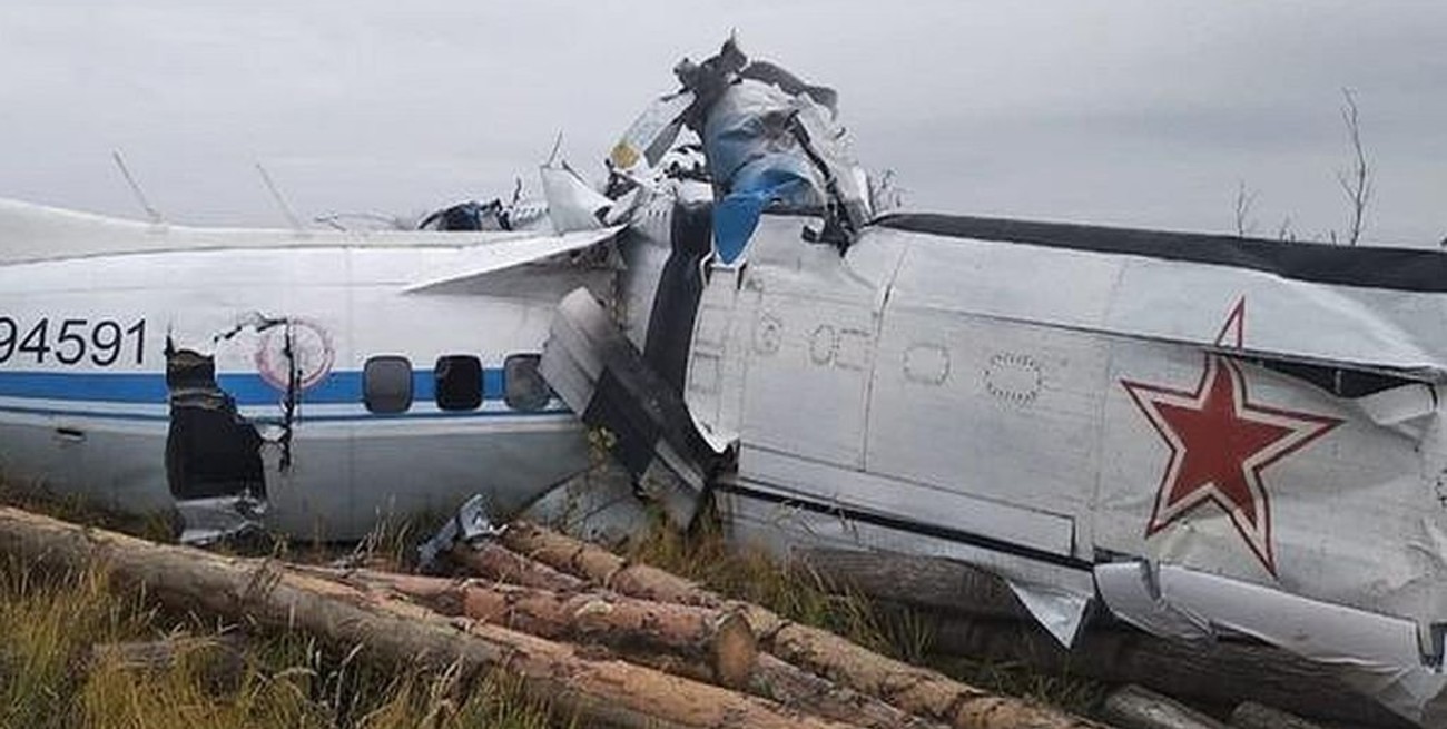 Al menos 15 paracaidistas muertos al estrellarse un avión en Rusia