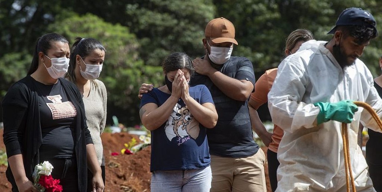 El gobierno de Brasil anuncia 500.000 muertos por Covid