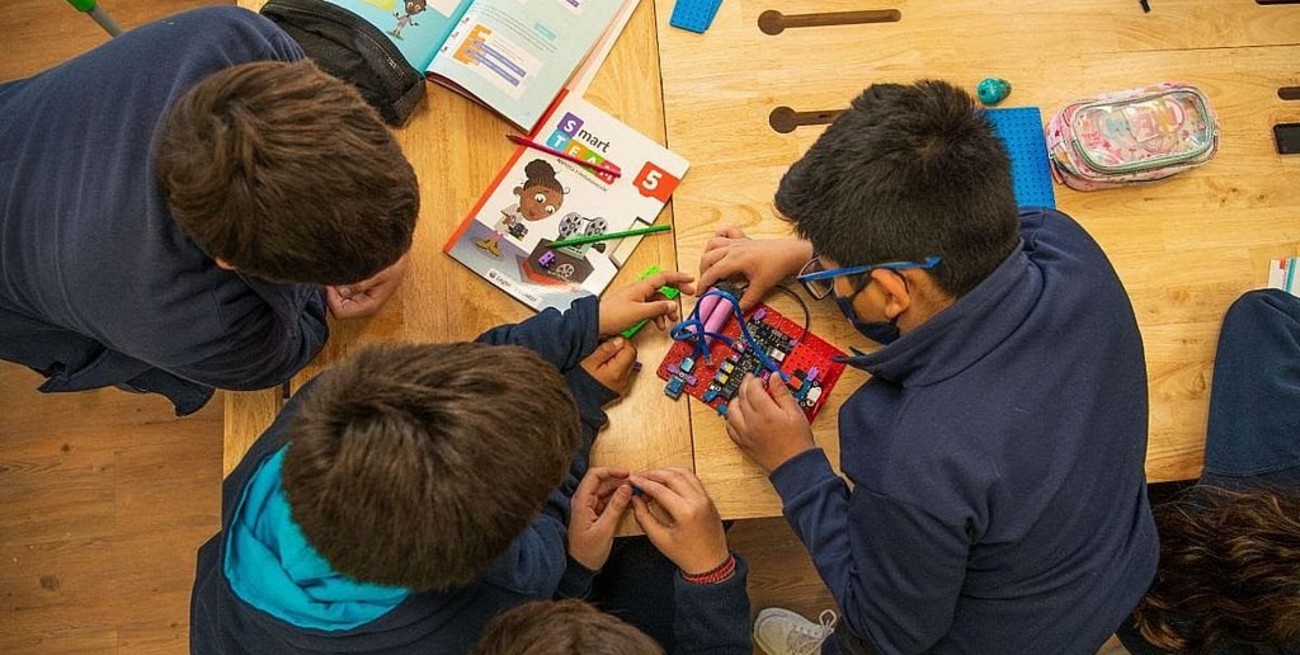 Lanzan una propuesta para llevar robots a todas las aulas del país