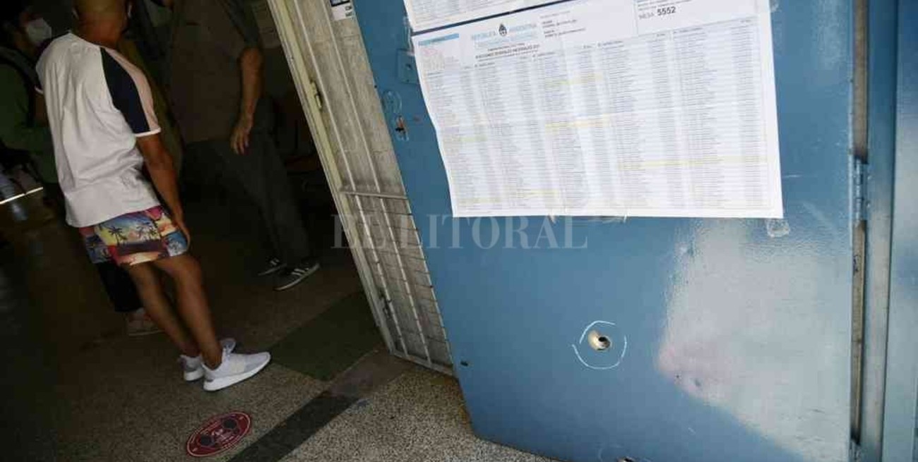 Las balaceras no perdonan ni los frentes de las escuelas en Rosario
