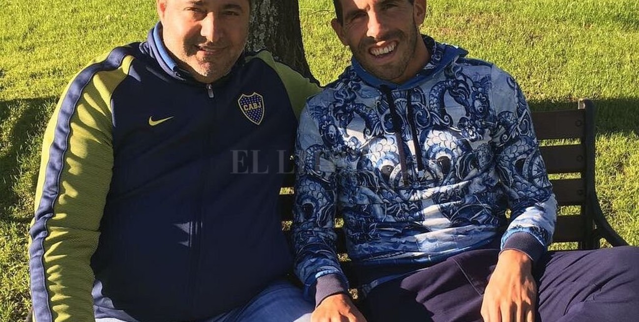 Angelici se reunió con Tevez, pero "por ahora no vuelve"