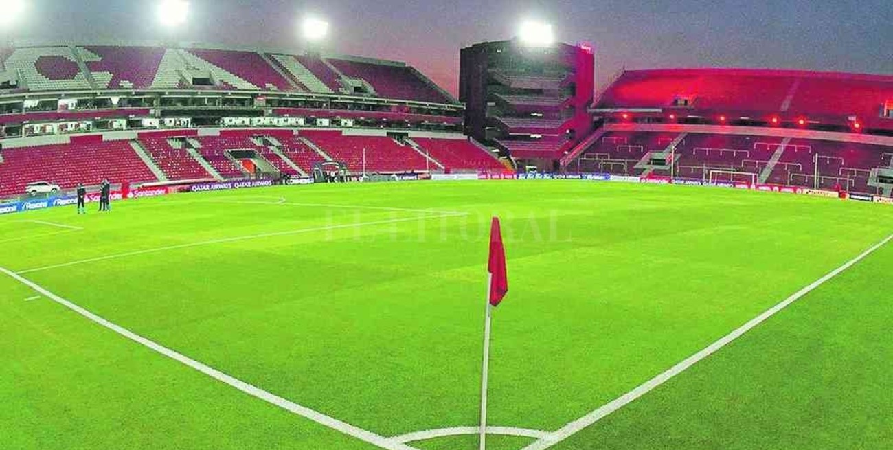 Con el alma del "Mencho" gambeteando, Colón pisa la Caldera como campeón