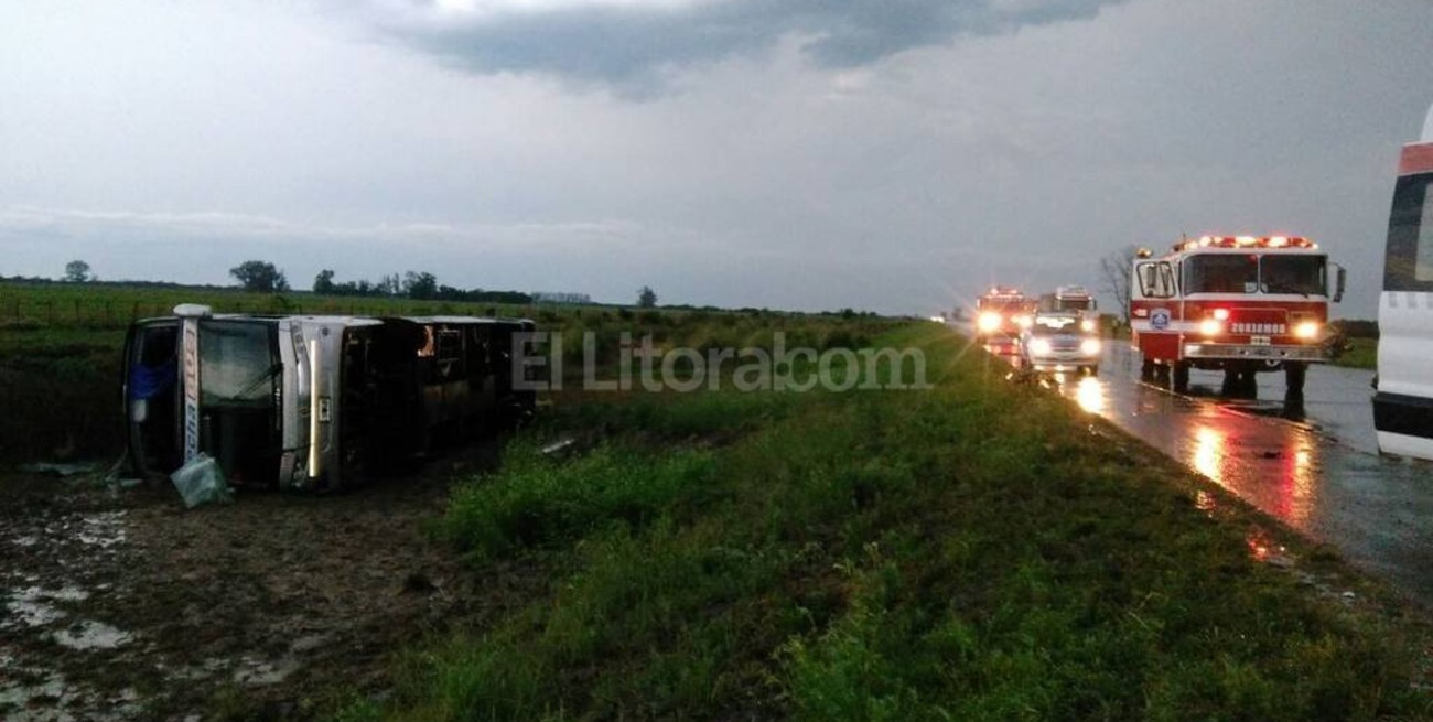 Volcó un micro de larga distancia