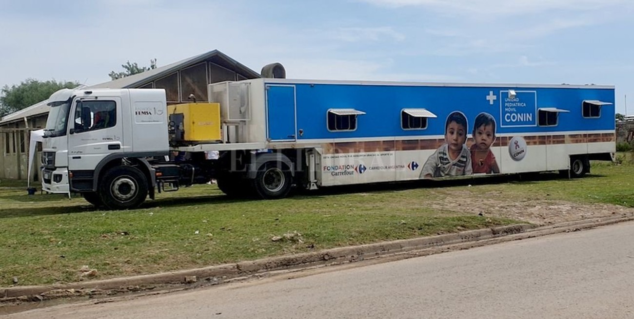 Contra la desnutrición infantil: una unidad pediátrica móvil que recorre el país llegó a una ciudad santafesina
