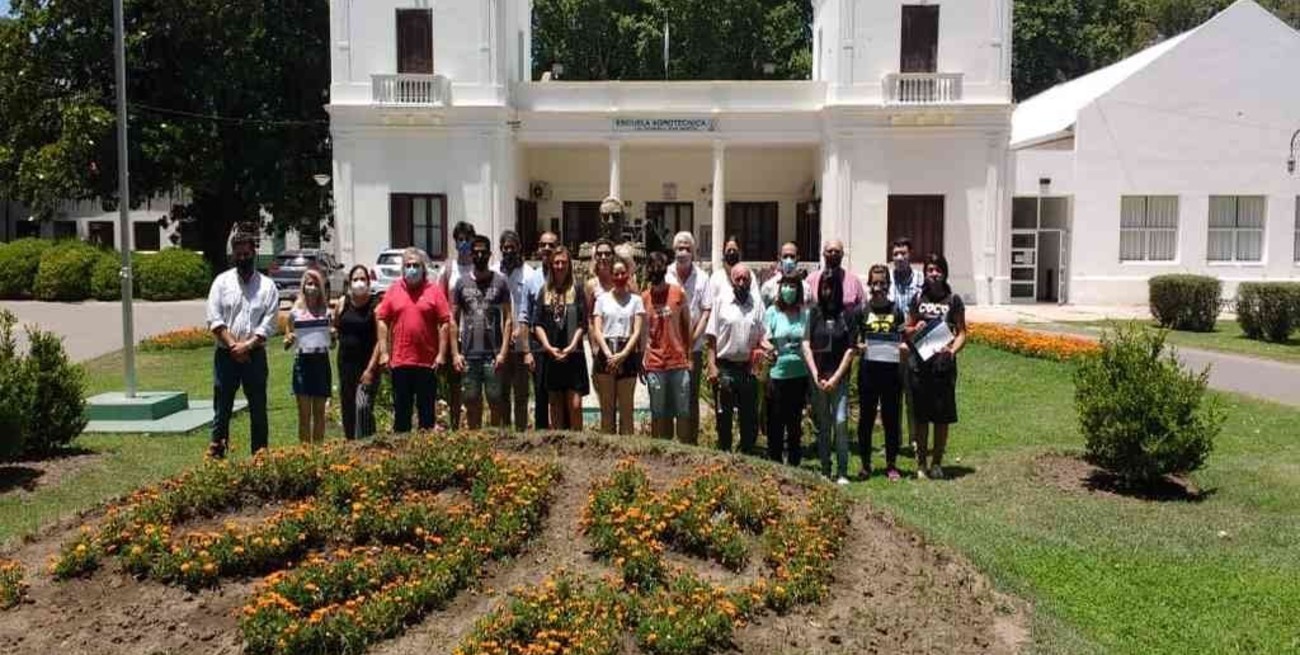 Entregaron certificados del programa Santa Fe Capacita a 36 operadores apícolas