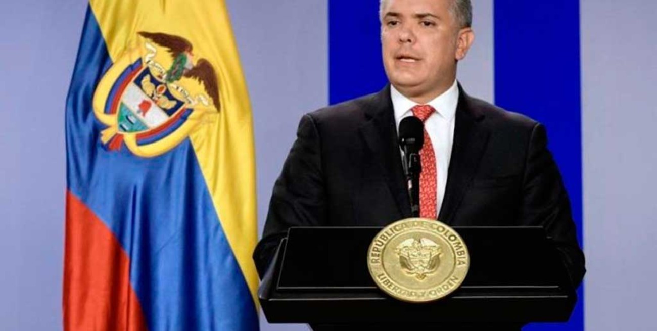 Presidente colombiano afirma que no vacunarse es una "imbecilidad" y una "estupidez"