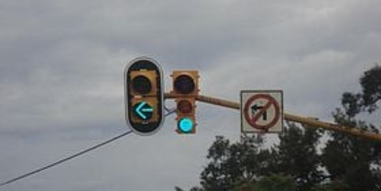 La Municipalidad corrigió el semáforo de Pedro Vittori y Salvador del Carril que causaba confusión