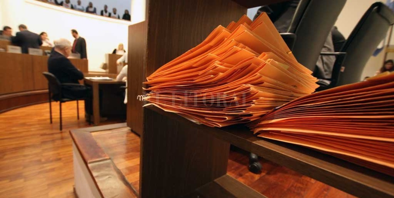 Boliches, cementerio, cuidacoches y una batería de pedidos de informes