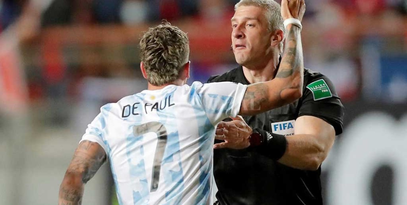 De Paul cuestionó el trato en Chile: problemas en el aeropuerto y el hotel