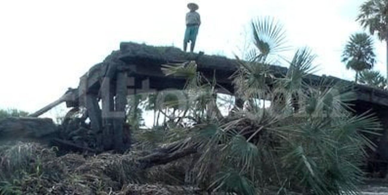 Se cayó el puente Nogués y quedaron aislados
