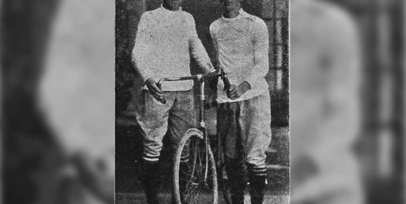 Dos aventureros ciclistas santafesinos y la travesía de cruzar Los Andes  