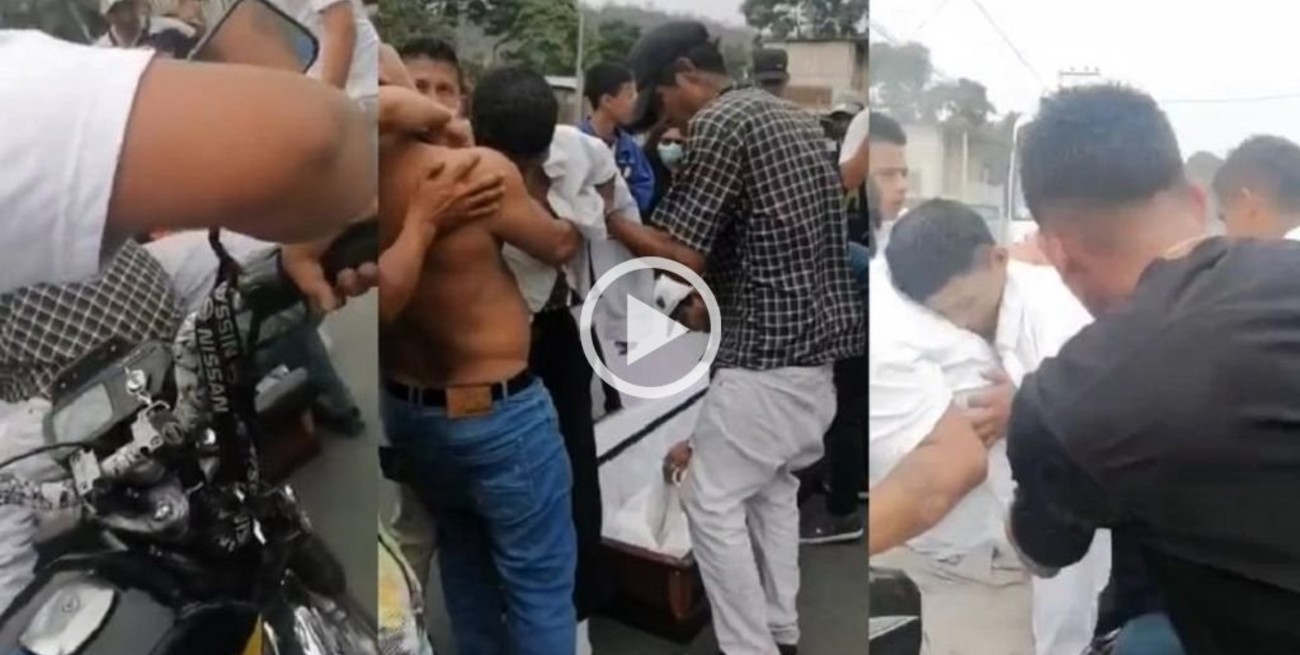 Video: sacaron del cajón el cadáver de su amigo para darle una última vuelta en moto