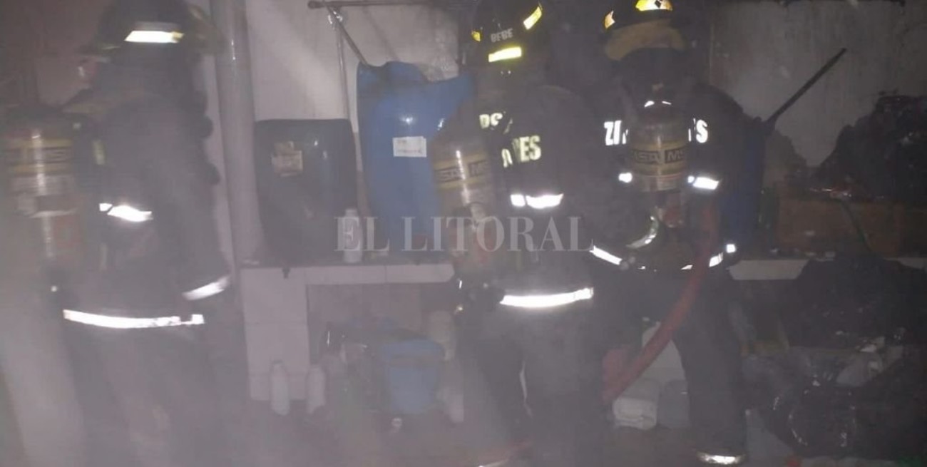 Incendio en un galpón en barrio Sargento Cabral de la ciudad de Santa Fe