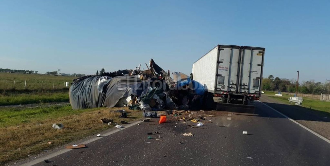 Dos muertos tras choque frontal entre camiones