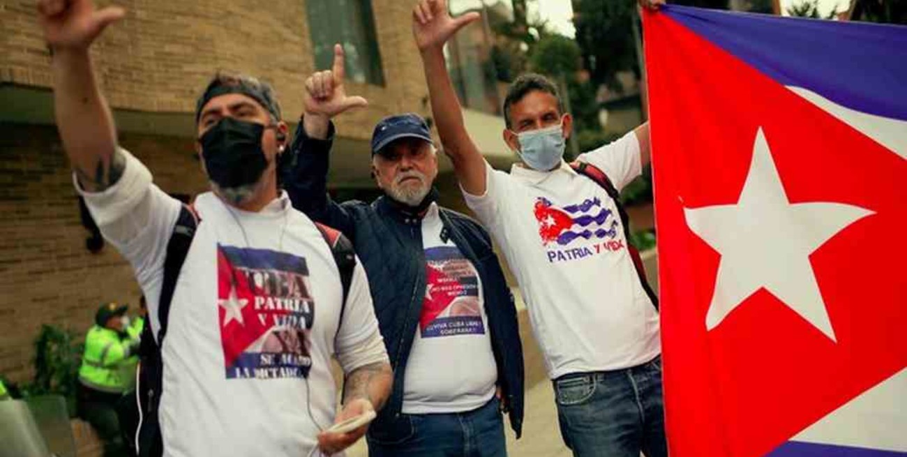 Cientos de personalidades de todo el mundo exigieron detener la represión en Cuba