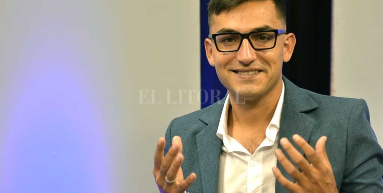 El intendente de Rincón ya no debe trabajar como enfermero pero reclama una resolución definitiva