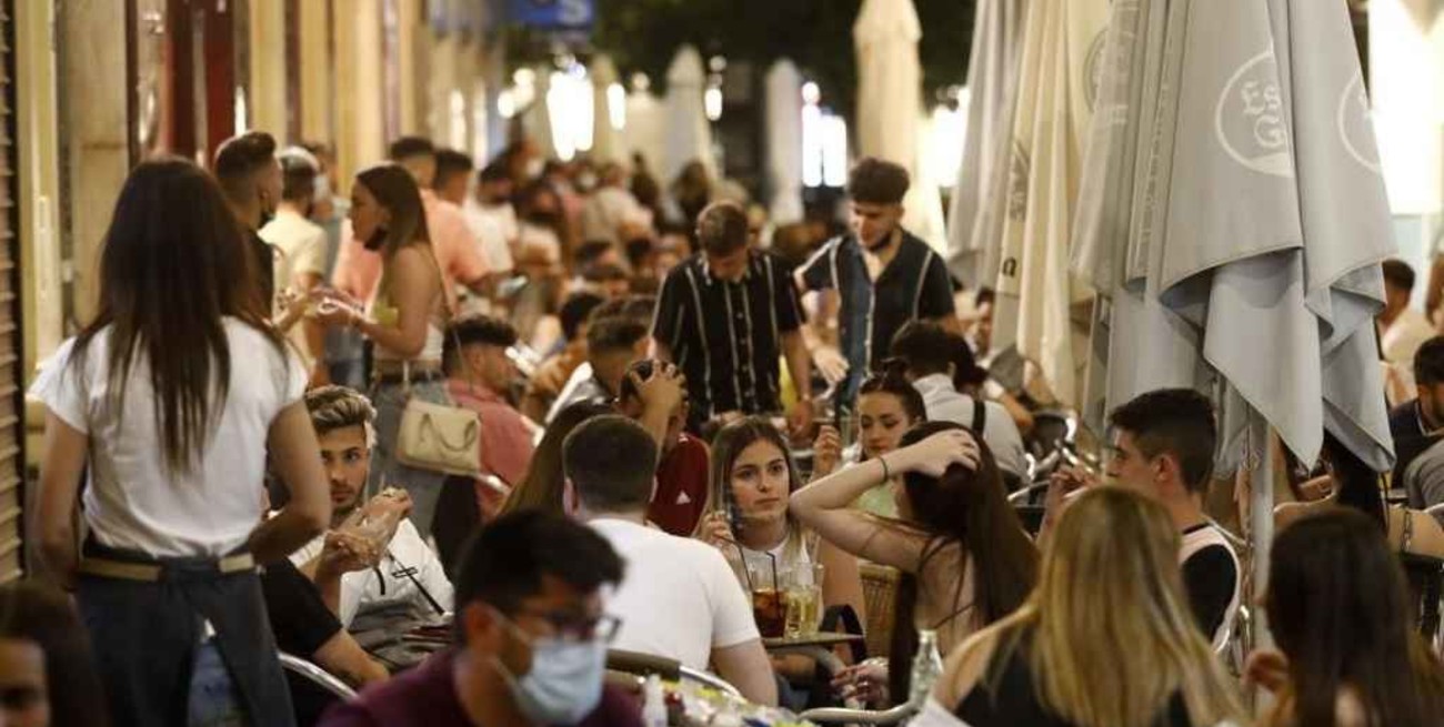 El Gobierno de Córdoba flexibiliza medidas sanitarias hasta fin de mes