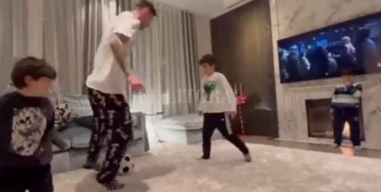 Video: Lionel Messi y un "golazo" jugando con sus hijos en el living de su casa