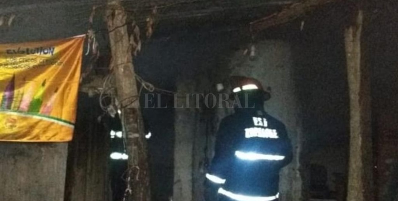 Rescatan a un hombre de un incendio en Varadero Sarsotti