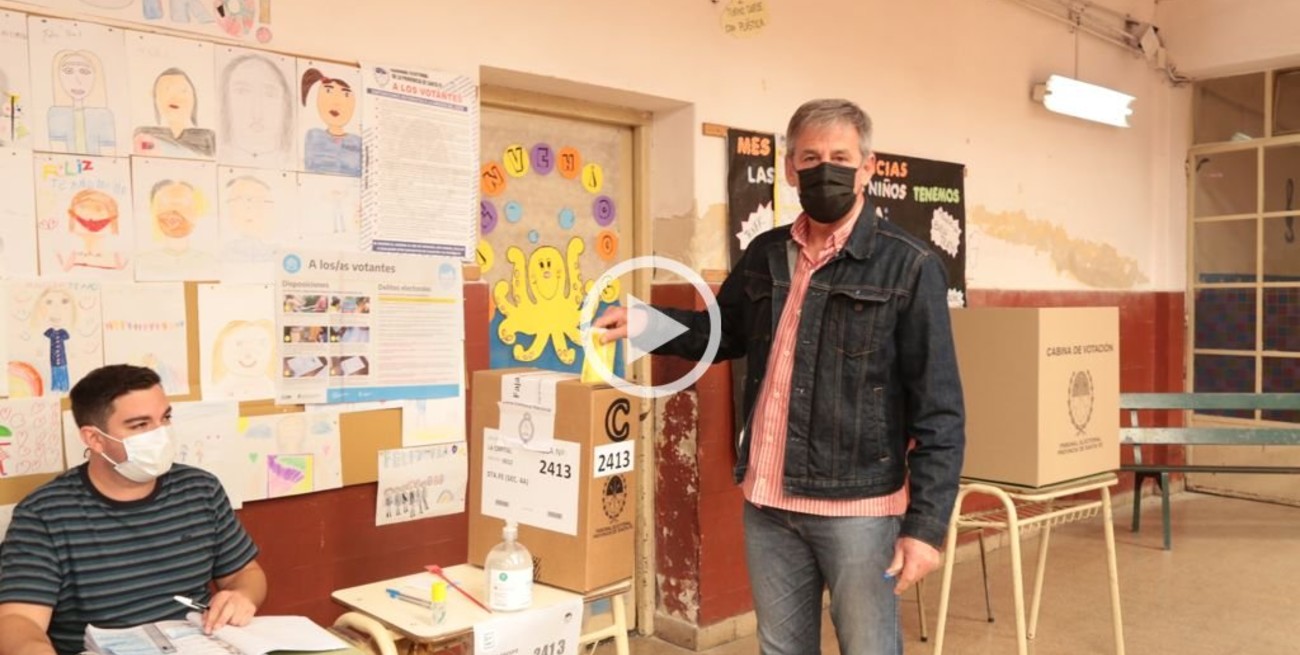 Votó Emilio Jatón: "La gente está viniendo a votar y nos pone muy contentos"