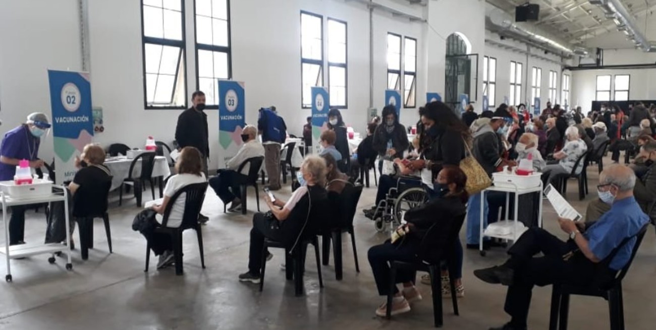 Nación informó que "menos del 0,2 % de las personas vacunadas contrajeron Covid - 19" 