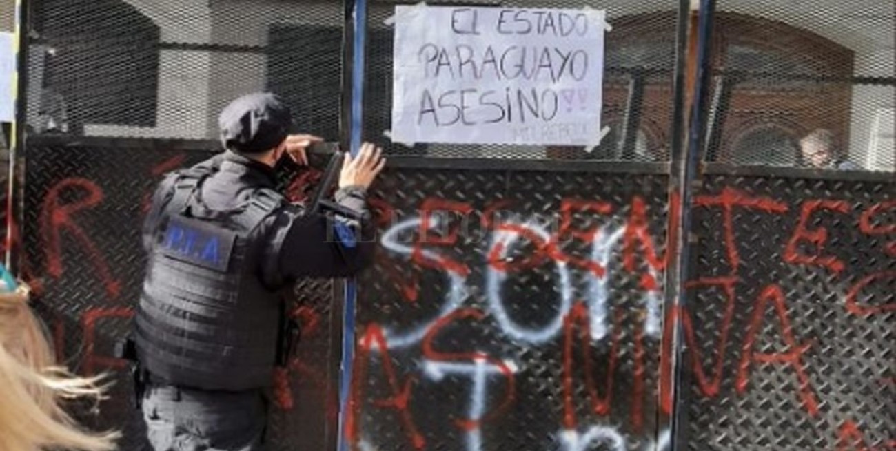 Paraguay denuncia ataque contra su embajada en Buenos Aires tras la muerte de dos niñas