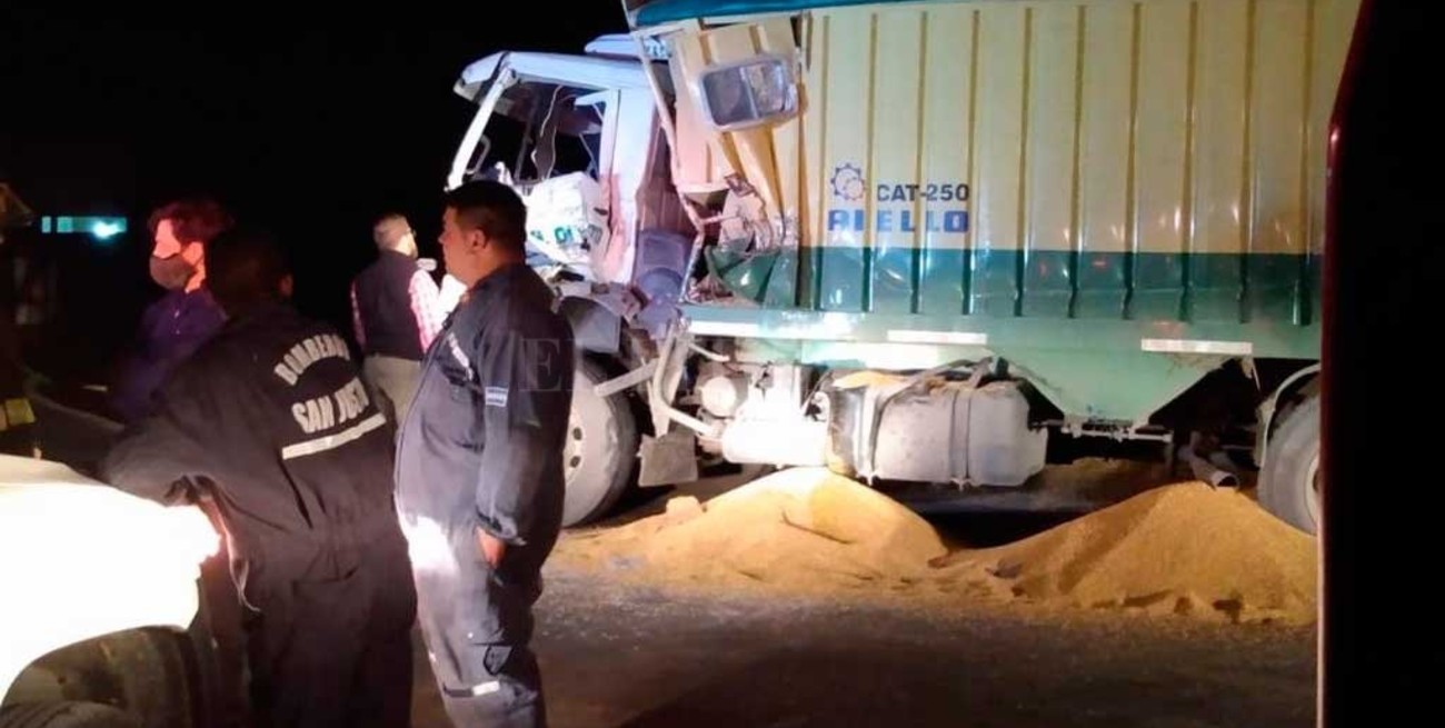 Choque de camiones  en Marcelino Escalada dejó un herido