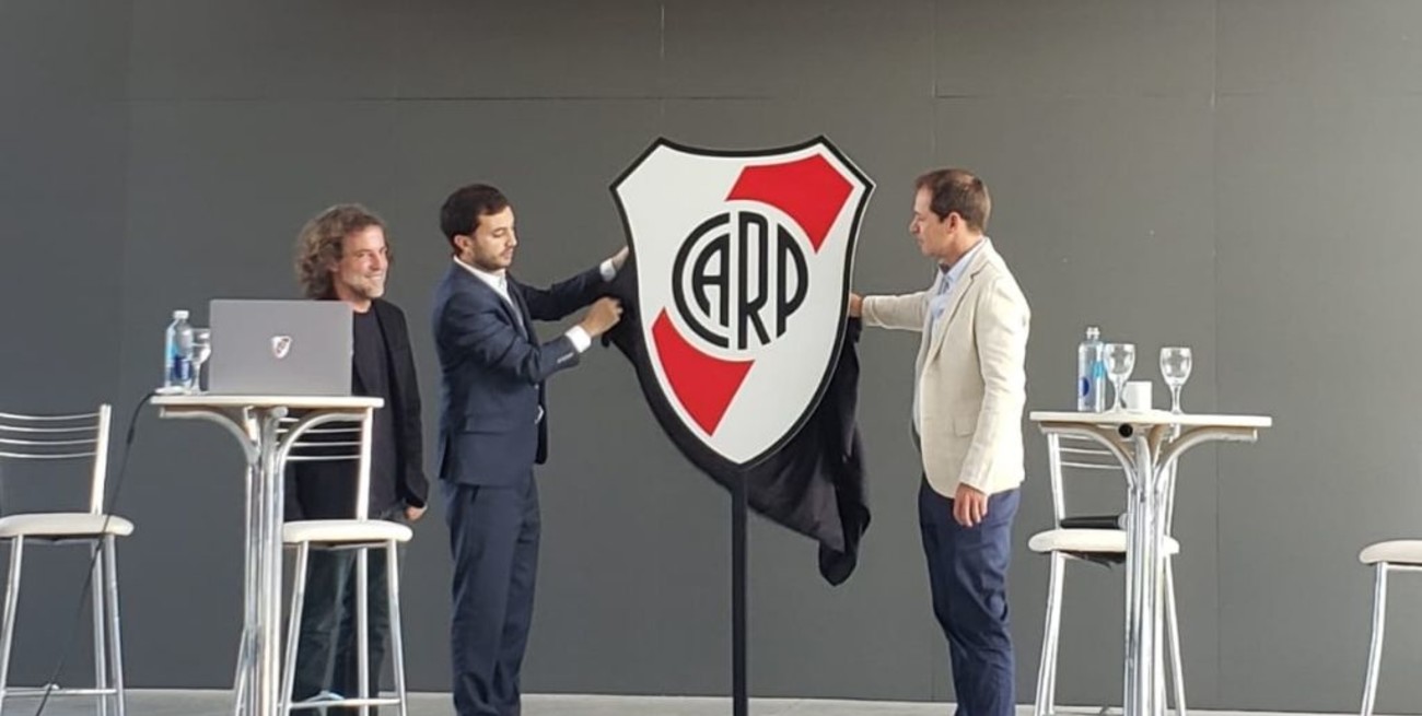 River modificó su escudo