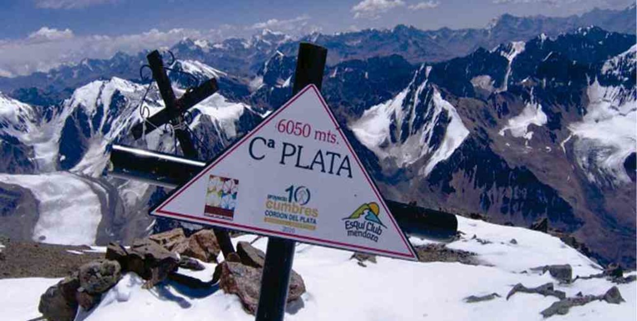 Mendoza: trasladan los cuerpos de los andinistas hallados en el Cerro El Plata