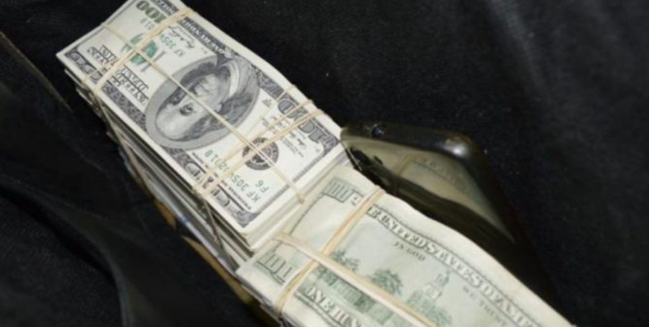 Los detuvieron armados y con un millón de dólares por lavado de dinero