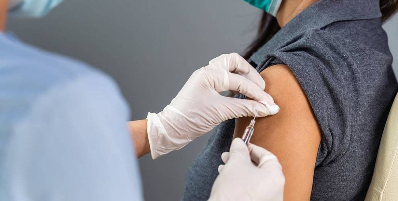 Reino Unido habilita la vacunación a niños desde los 12 años sin comorbilidades
