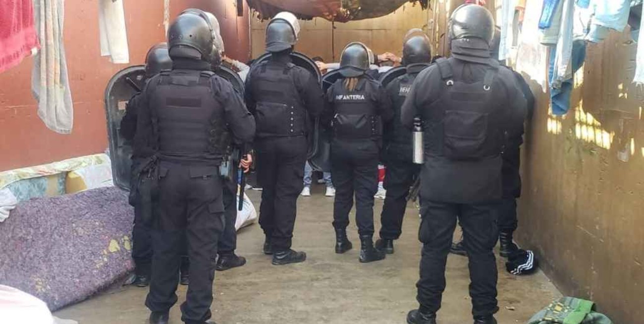 Dos presos quemados con grasa hirviendo  