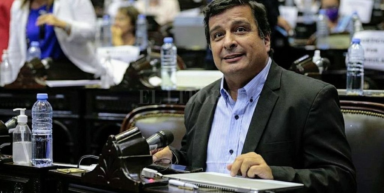 El oficialismo presentó un proyecto para que todos los jueces paguen ganancias