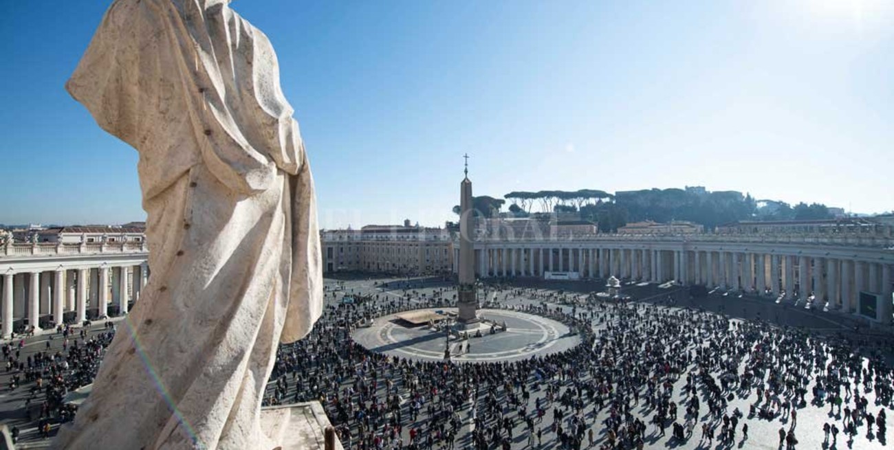 Dos allegados al Papa Francisco se contagiaron de coronavirus