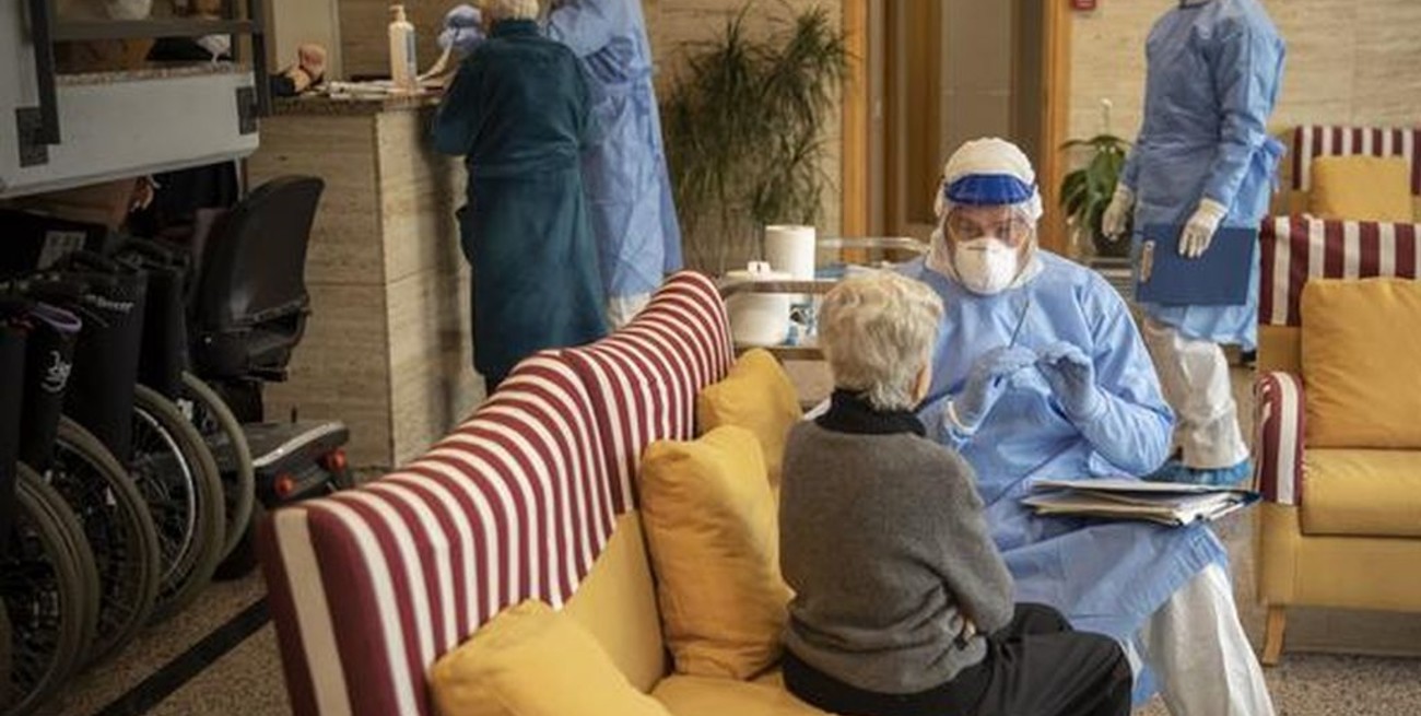 Expertos alemanes recomiendan una tercera dosis de la vacuna contra el coronavirus para los ancianos