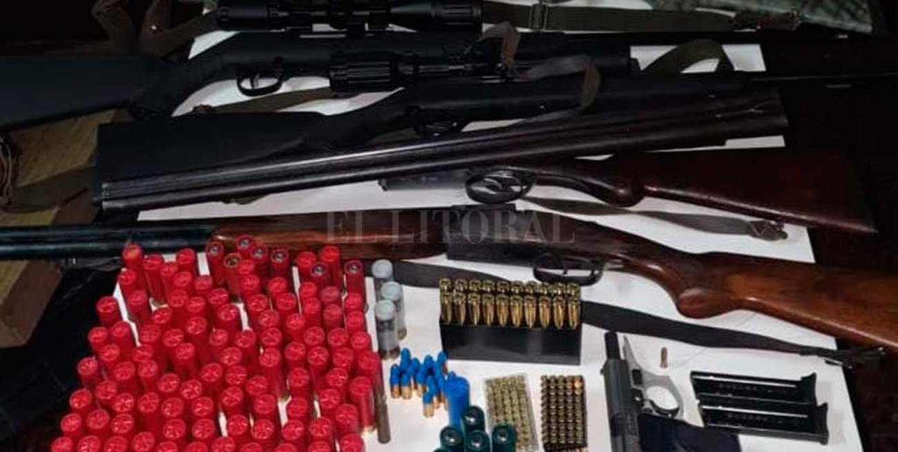 Lo buscaban por matar gatos  y le encuentran un arsenal