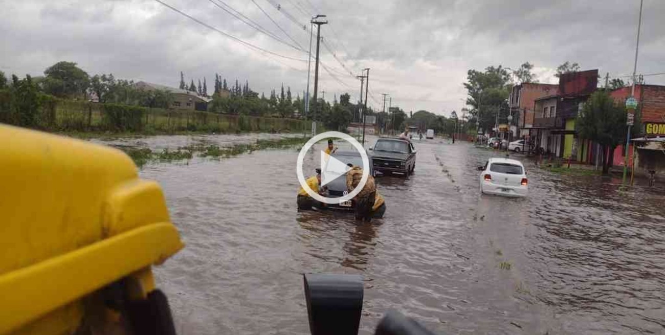 Un fuerte aguacero provocó inundaciones y estragos en la provincia de Tucumán