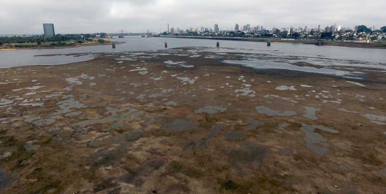 Poca agua y niebla: así se ve la Laguna Setúbal desde el drone de El Litoral