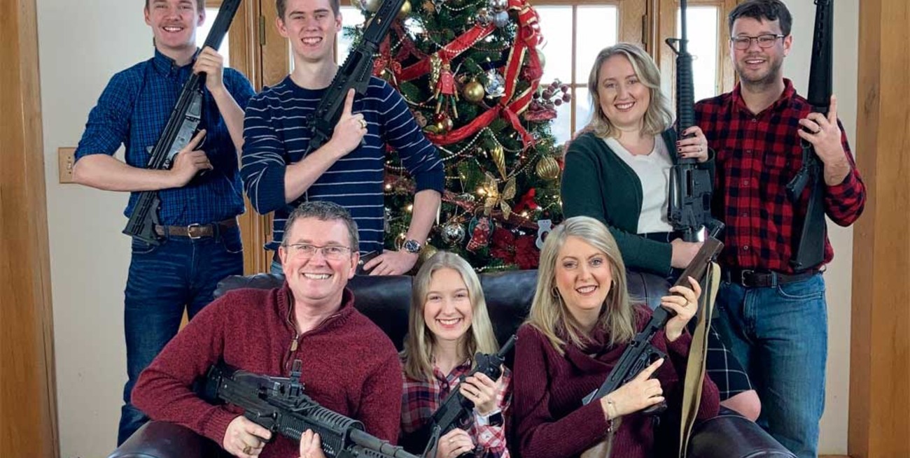 "Papá Noel, traé balas": el polémico posteo de Thomas Massie, congresista estadounidense